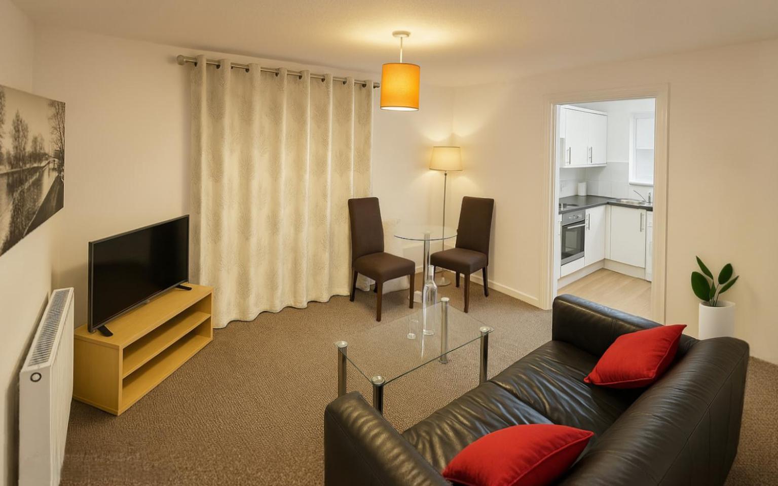 Spacious 4-bed With Secured Parking Near Abba Arena, Stadium, Tube & In Bustling Zone 2 Londres
